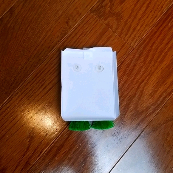 Green Tassel Earrings NEW - Picture 5 of 5